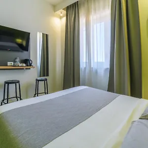 https://room-65-etnea-rooms.taorminaitalyhotels.com