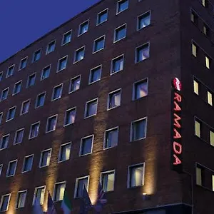 4* מלון Ramada By Wyndham